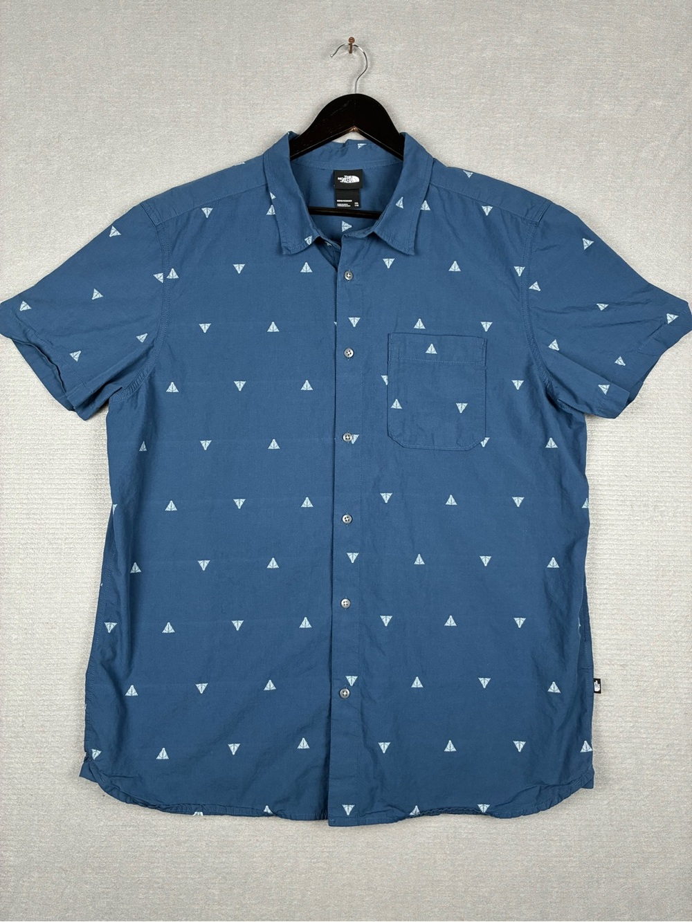 The North Face Men’s 2XL Blue Short-Sleeve Button-Up Shirt